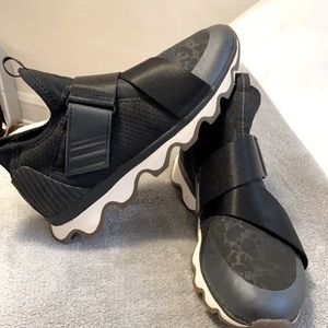 SOREL Kinetic Sneak Womens Sneakers Fashion Shoes Black White Leopard Sz 8 NWOT